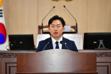 청주시의원 의문의 자진사퇴 파문 확산…여야 정치권도 촉각