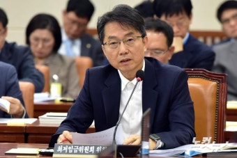 답변하는 박준식 최저임금위원회 위원장