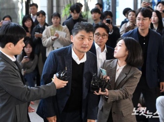 'SM 시세조종 의혹' 카카오 김범수, 금감원 출석