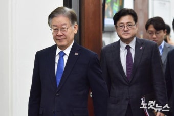 최고위원회의 참석하는 이재명 대표-홍익표 원내대표