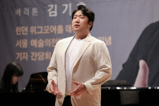 [EN:터뷰]바리톤 김기훈 성악가 성대모사가 업이 됐네요