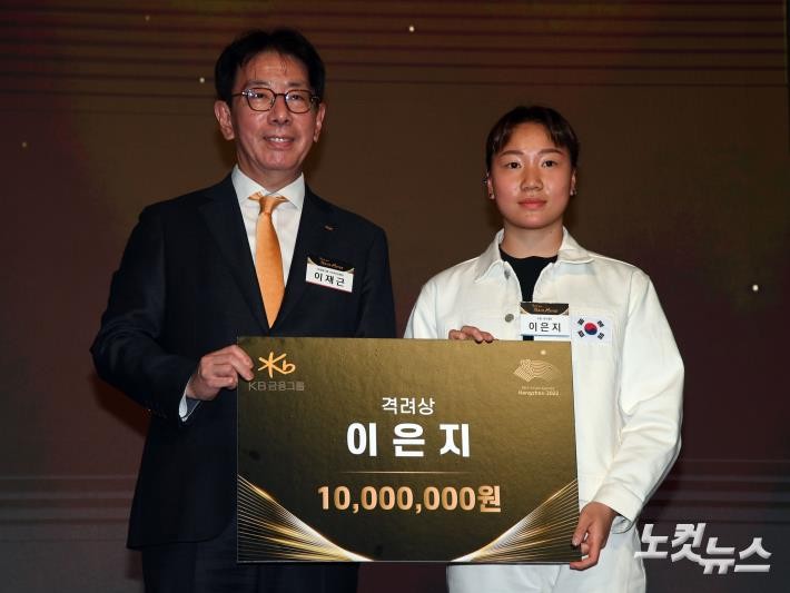 수영선수 이은지, 한국 기록 갱신하며 주목받는 주인공