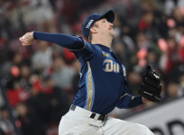 설욕 다짐한 kt 이강철 감독 "페디에게 진 것, 더 좋은 투수 나오겠나"