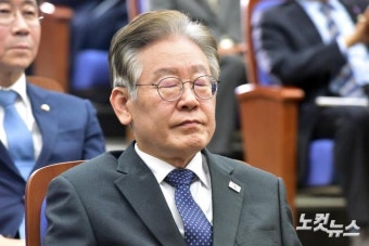 생각에 잠긴 이재명 대표