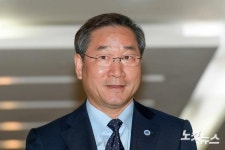 프레스센터 도착한 유정복 인천시장