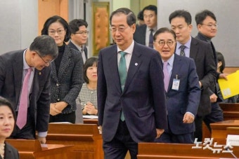 제11차 미세먼지특위 회의 참석하는 한덕수 국무총리