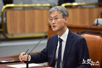 의원 질의에 답변하는 조희대 대법원장 후보자