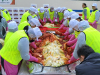 한국노총 부산본부, 소외계층 위한 김장김치 나눔 봉사
