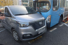 부산 버스전용차로서 승합차-시내버스 충돌…7명 경상