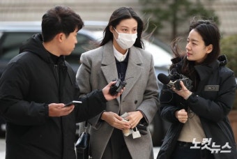 '입시 비리 혐의' 조민 첫 재판 출석
