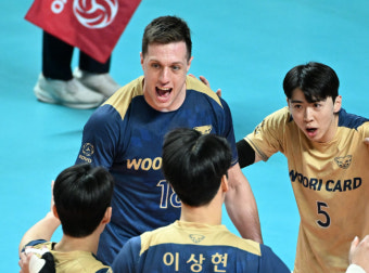 '반환점 돈 V-리그' 男 1위 우리카드, 선두 원동력은?