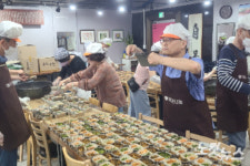 나의 미래일 수도… 무료 급식소를 찾는 사람들