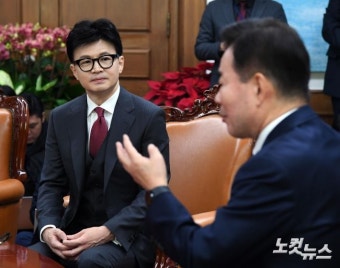 국회의장 앞에 앉은 한동훈 비대위원장
