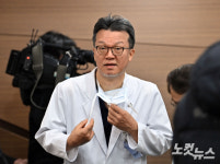 李대표 수술 집도의 "목빗근 1.4㎝ 자상…수술 후 순조롭게 회복중"[영상]