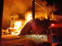 포항 청하 폐기물처리공장 화재…파쇄물 등 200톤 타