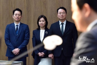 김용남, 탈당 및 개혁신당 합류 기자회견 바라보는 천하람-허은아-이기인