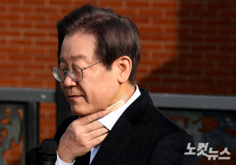 [노컷한컷]이낙연 탈당 하루 전 퇴원한 이재명…위기넘긴 태영건설