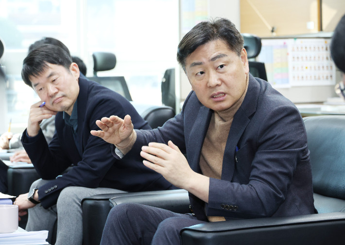 완주군 행정통합 논의에 대한 김관영 지사와 군민 간의 갈등↑