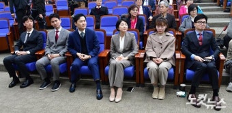 의원총회 참석한 한동훈 비대위원장과 비대위원들