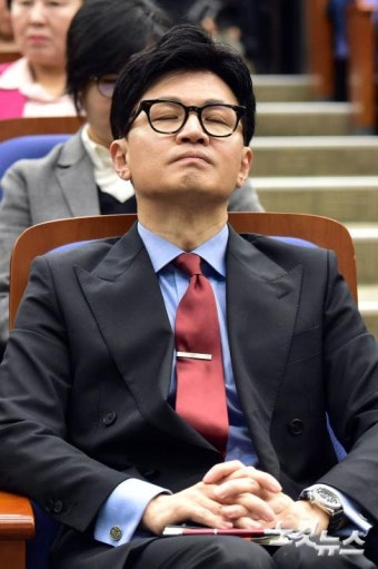 생각에 잠긴 한동훈 비상대책위원장