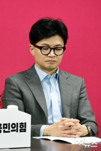 생각에 잠긴 한동훈 비대위원장