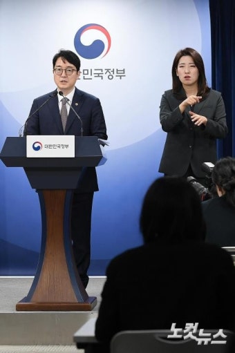 '군 댓글공작' 김관진·'블랙리스트' 김기춘 설 특별사면