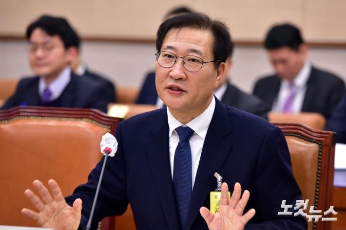 더불어민주당, 박성재 법무부장관과 조지호 경찰청장에 대한 탄핵안 국회 본회의에 보고되었으며 표결 예정