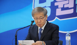 민주당 '친명' 정청래·서영교 등 단수공천…'비명'은 경선