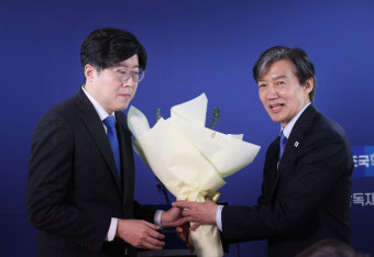'이재명 등장곡' 부른 가수 리아, 조국혁신당 입당