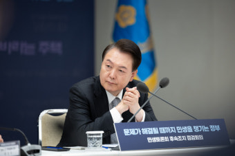 尹, 전공의 대표와 2시간15분 면담…열악한 처우 등 의견 경청