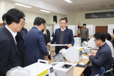창원시, 사전투표 하루 앞두고 사전 투표소 최종점검