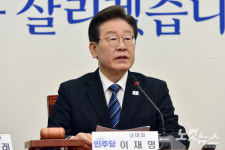 이재명 '당권 연임' 시나리오…'대권가도' 유불리가 결정한다