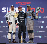 韓 최고 권위 슈퍼레이스 개막 정의철, 4위에서 역전 우승
