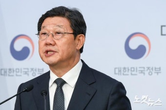 회의 결과 발표하는 노연홍 의개특위원장