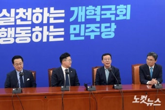 더불어민주당 찾은 홍철호 정무수석