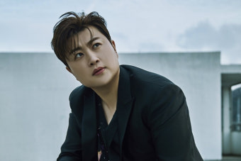 트로트 가수 김호중, 강남서 택시 뺑소니 혐의로 경찰 조사