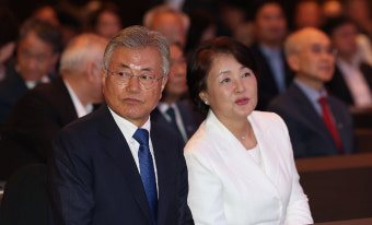 文 '김정숙 타지마할' 회고록 논란…