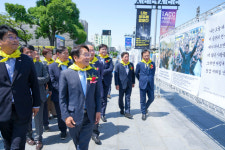 노무현 전 대통령 15주기 맞아 광주와 노무현 특별사진전 개막