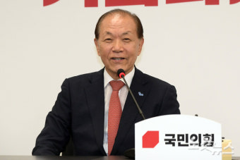 황우여, 23일 노무현 전 대통령 추도식 참석 뒤 文 예방