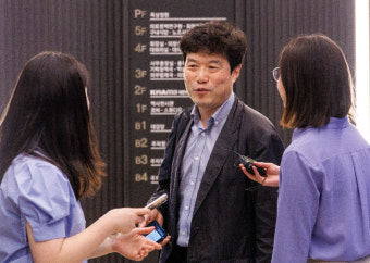 교수들 