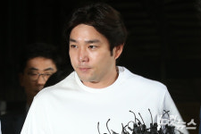 도와주셨으면…이특이 옹호한 강인의 15년 자숙은 사실일까[파고들기]