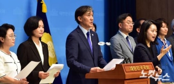 제22대국회 개원 공동 기자회견하는 조국혁신당