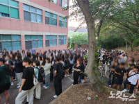 뉴진스 뜬 부산지역 대학교 축제…지역사회 갑론을박