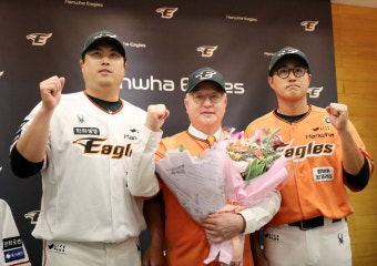 '흥미 돋네' 김경문 한화 데뷔전, 신인의 대기록과 희생양이었던 외인 카드