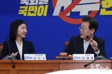 전은수 최고위원 소개하는 이재명 대표