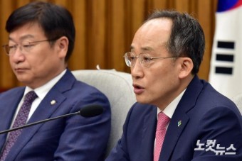 우원식 국회의장과 추경호 원내대표, 힘찬 악수로 국가 발전 의지 전한다