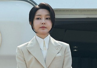 [단독]검찰, '김건희 여사 보좌' 대통령실 행정관 참고인 조사
