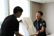 호국보훈의달 경남경찰 서장들, 순직경찰 7명 가족 위문