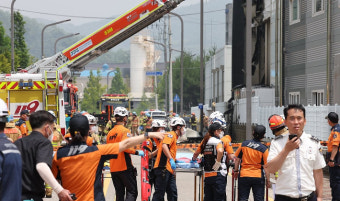 김동연, 화성 일차전지 공장 화재 지휘…