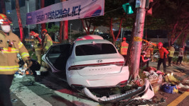 광주 도심서 승용차 차량·보행자 들이받아 5명 중경상